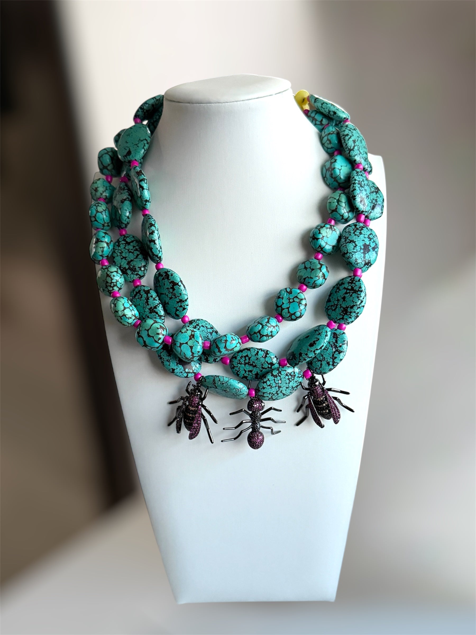 INSECTA NECKLACE
